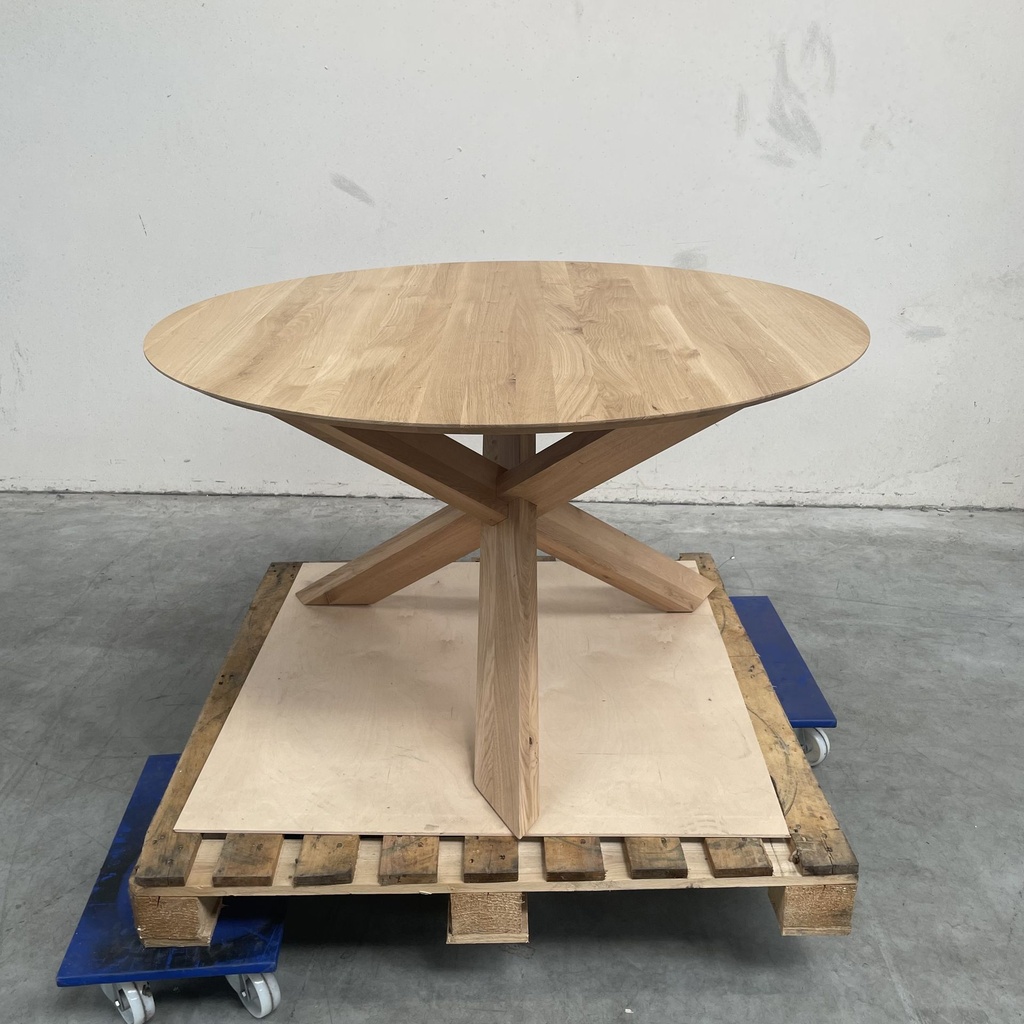 Circle dining table