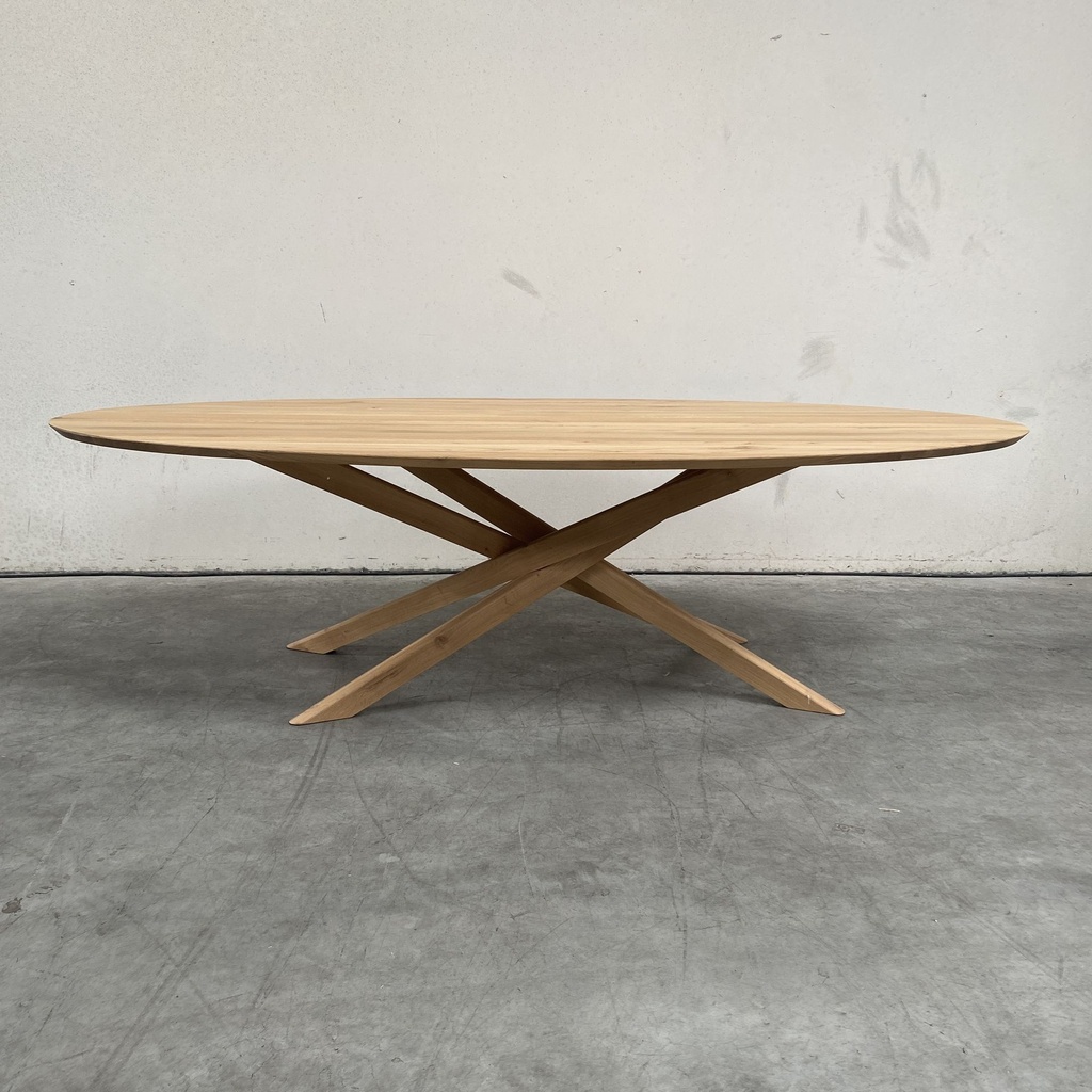 Mikado dining table