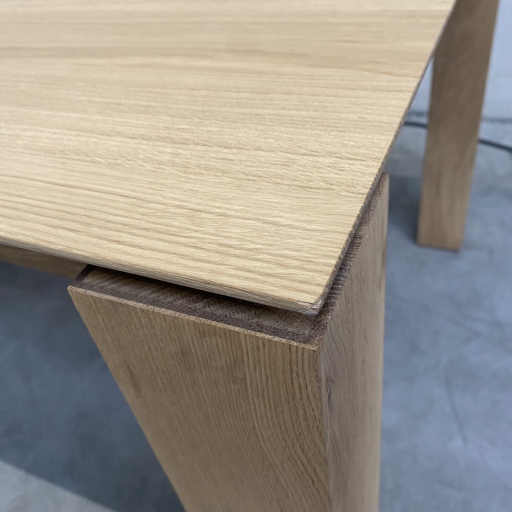 Slice extendable dining table