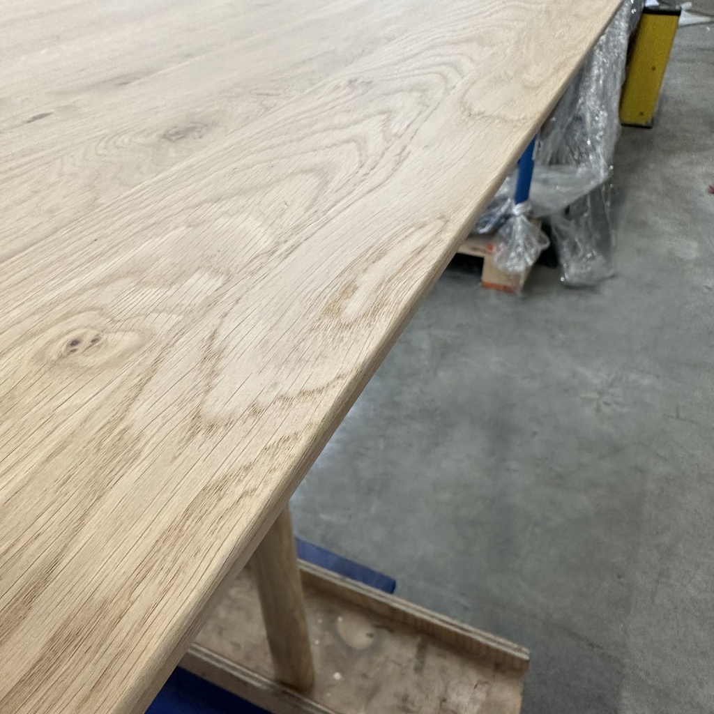 Profile dining table