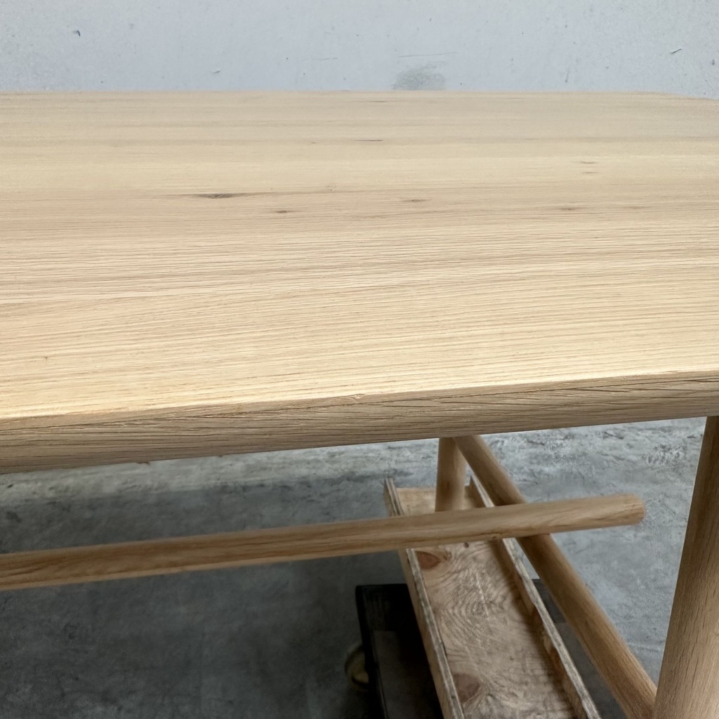 Profile dining table