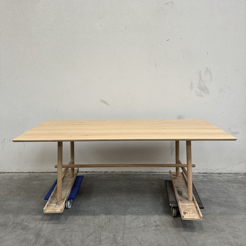 Profile dining table