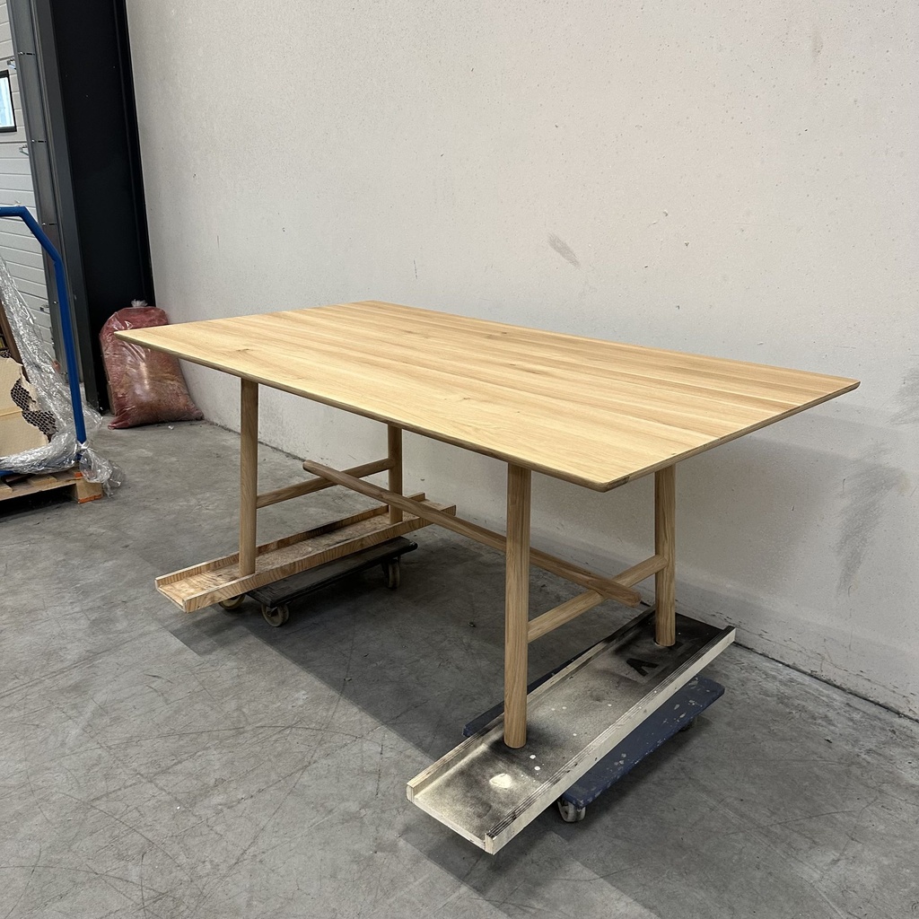 Profile dining table