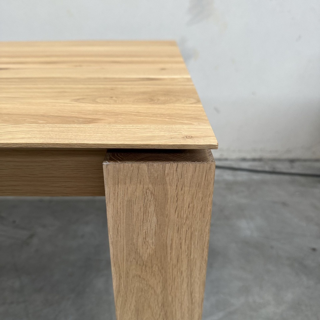 Slice dining table