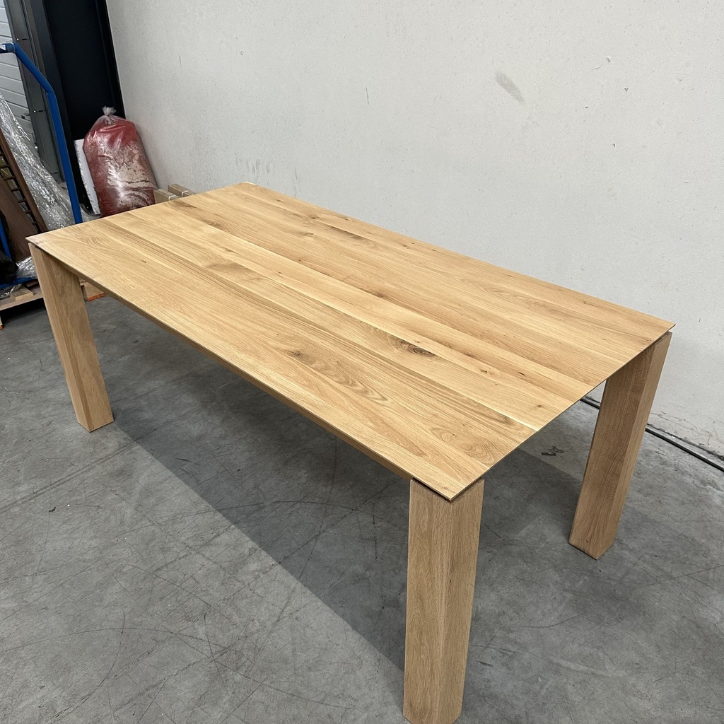 Slice dining table