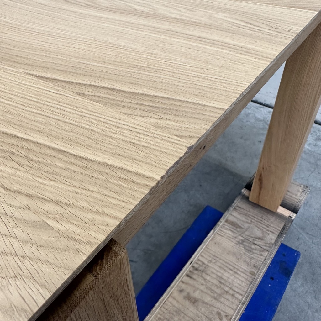 Slice extendable dining table