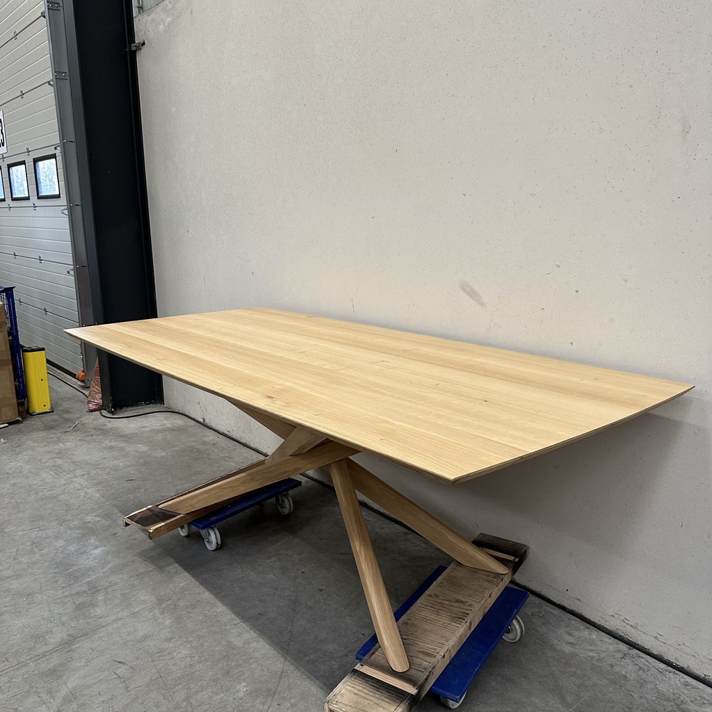 Mikado dining table