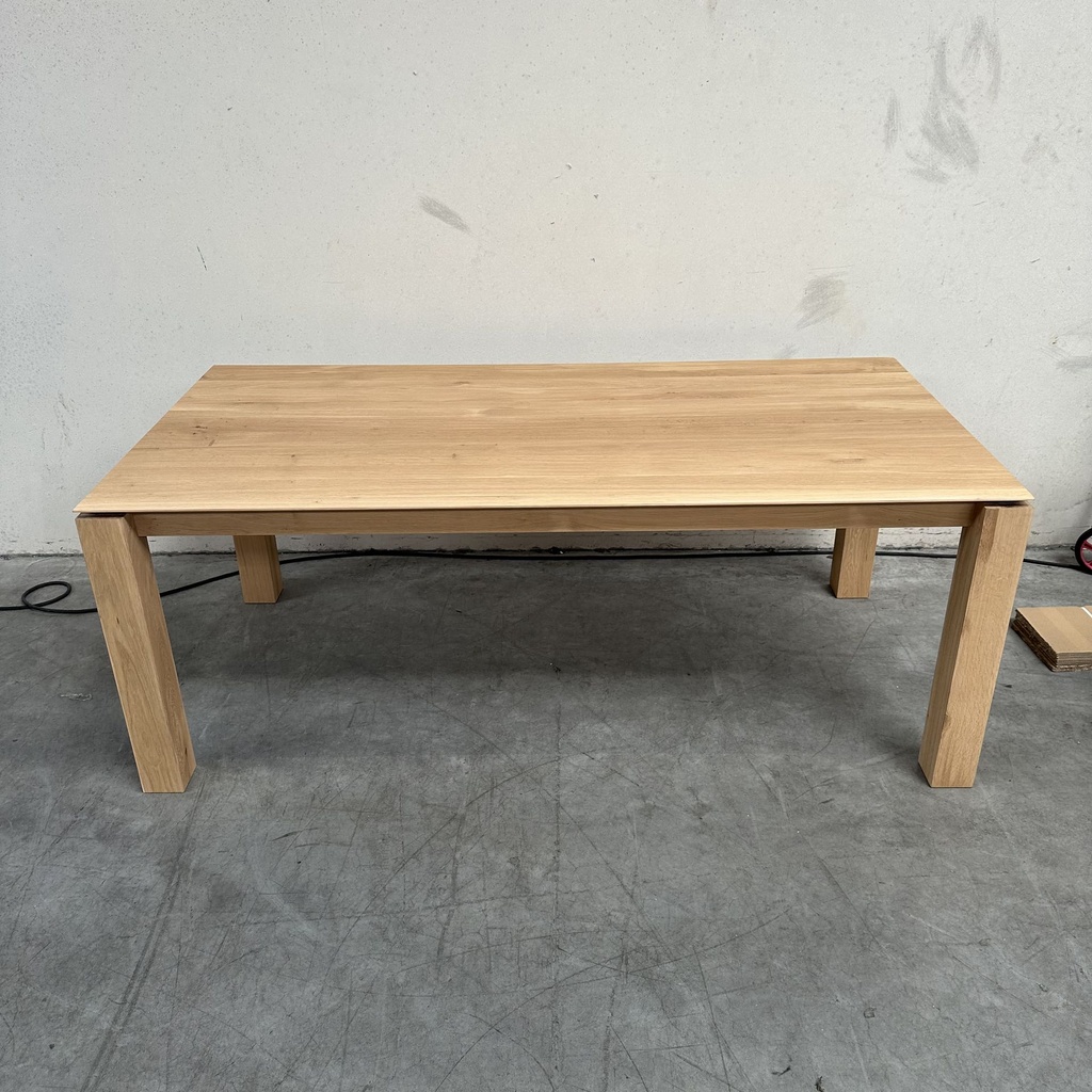 Slice dining table