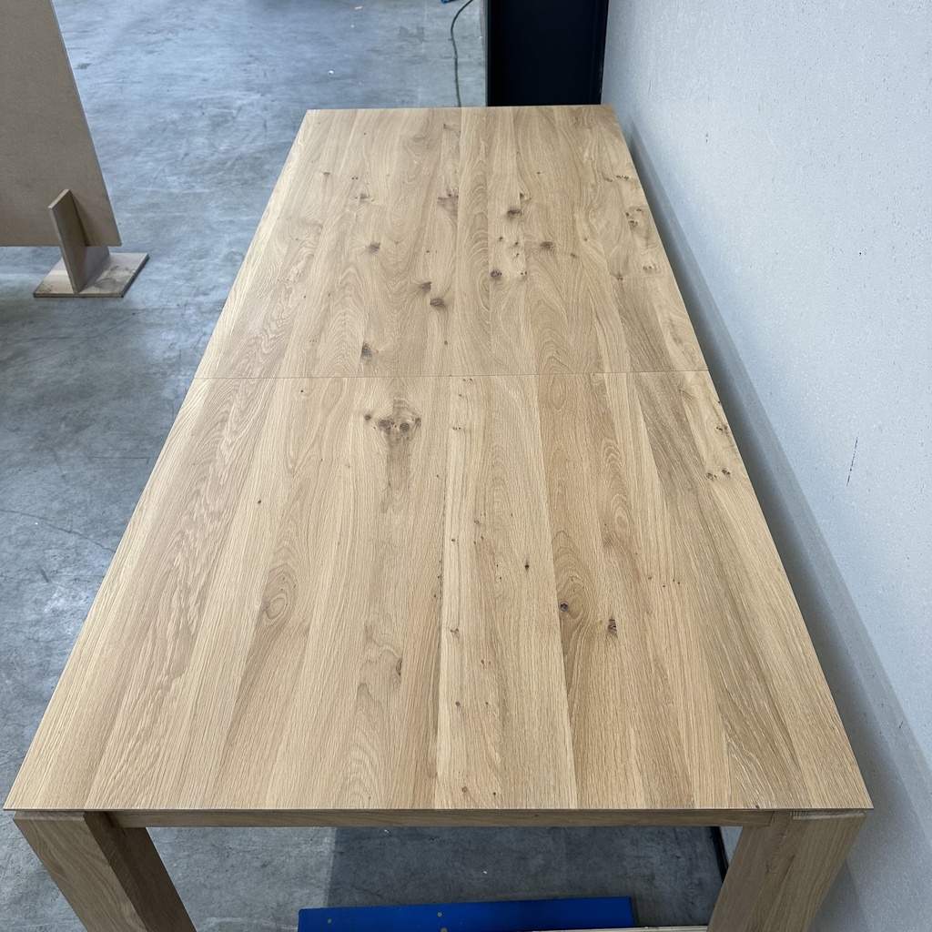 Slice extendable dining table