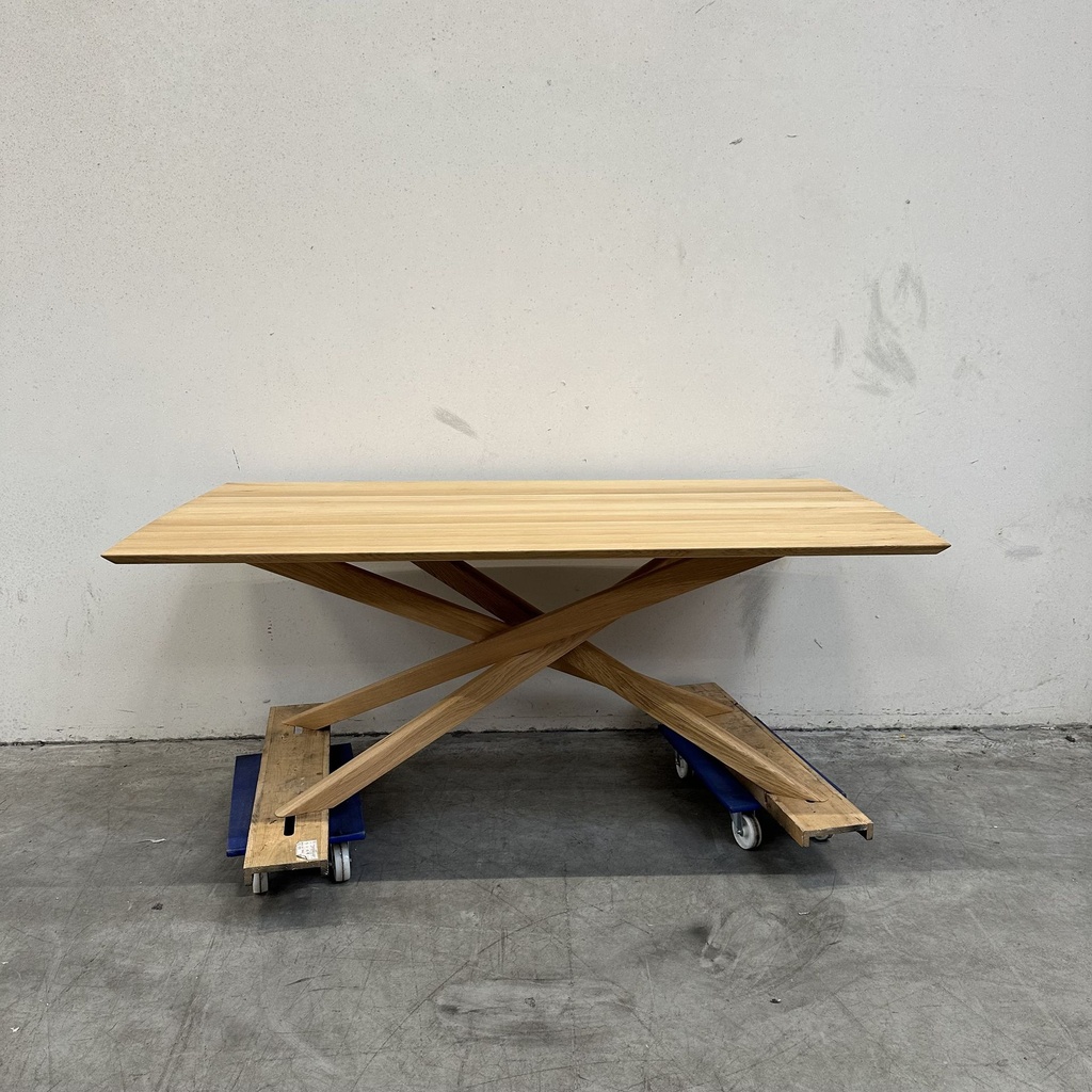 Mikado dining table