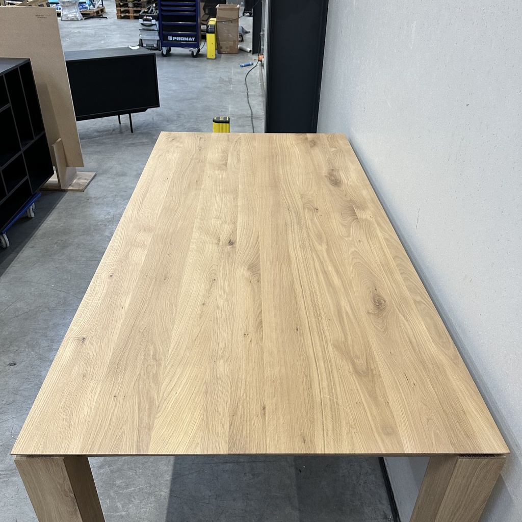 Slice dining table