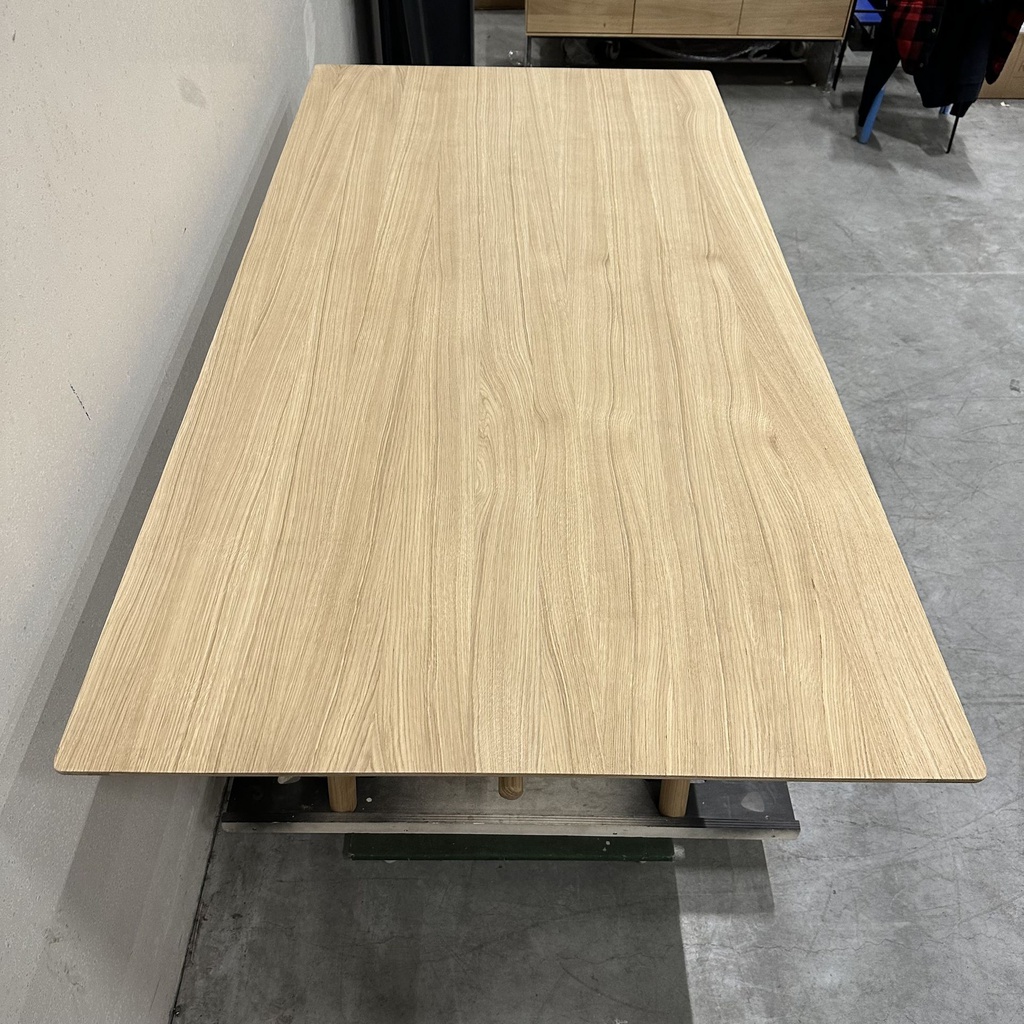 Profile dining table