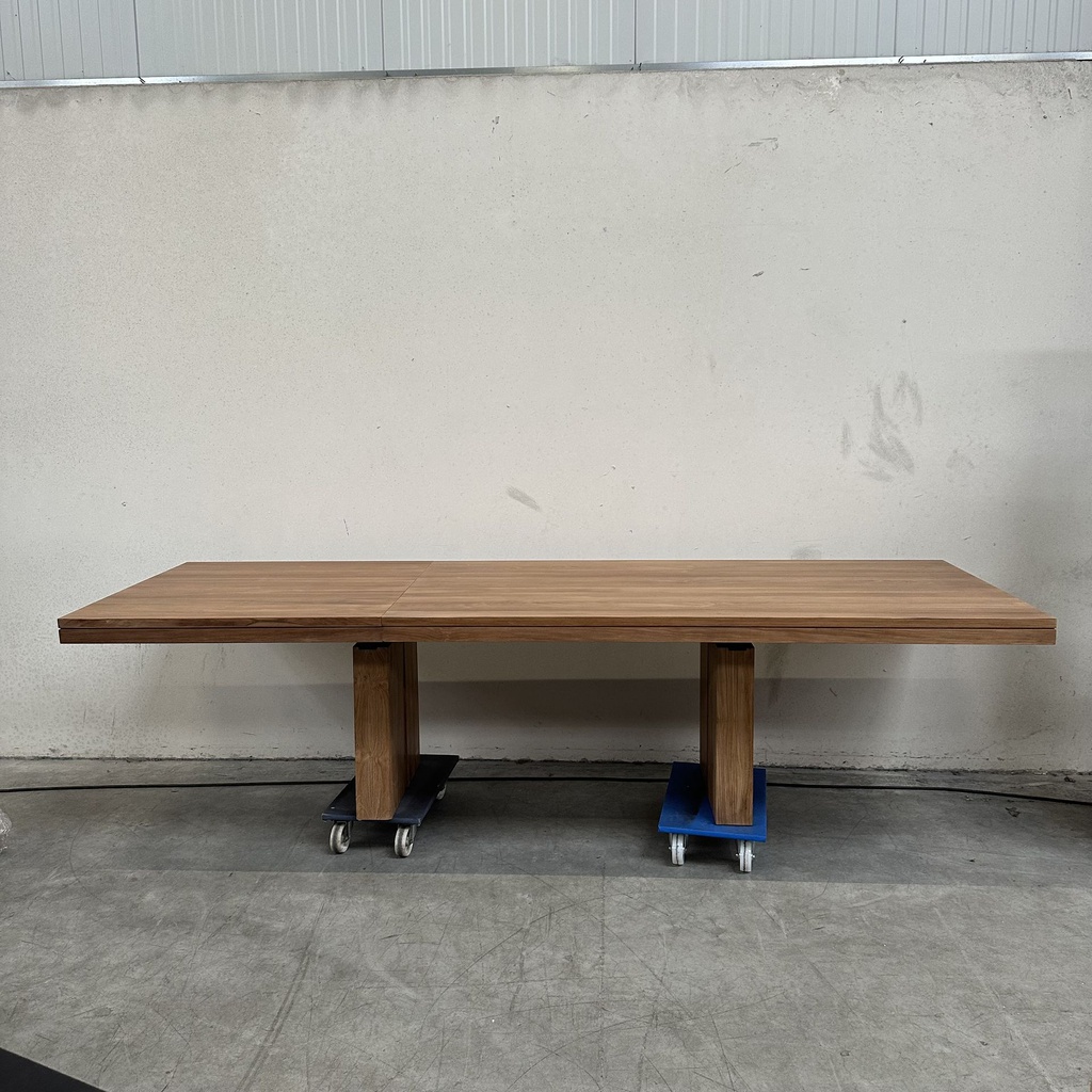 Double extendable dining table