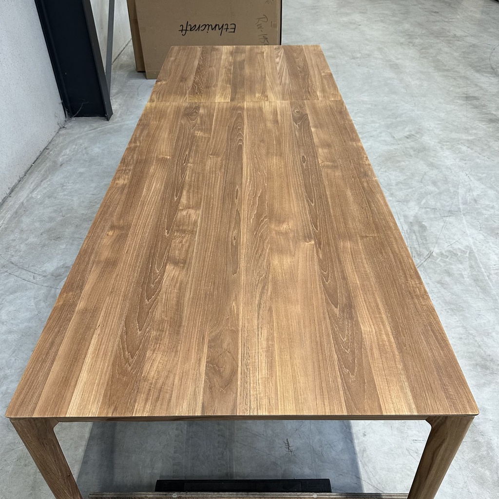 Bok extendable dining table