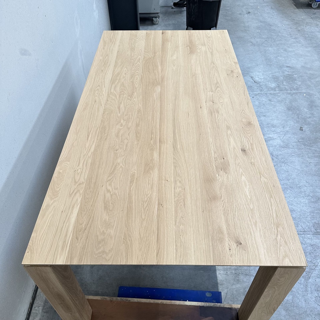 Slice dining table