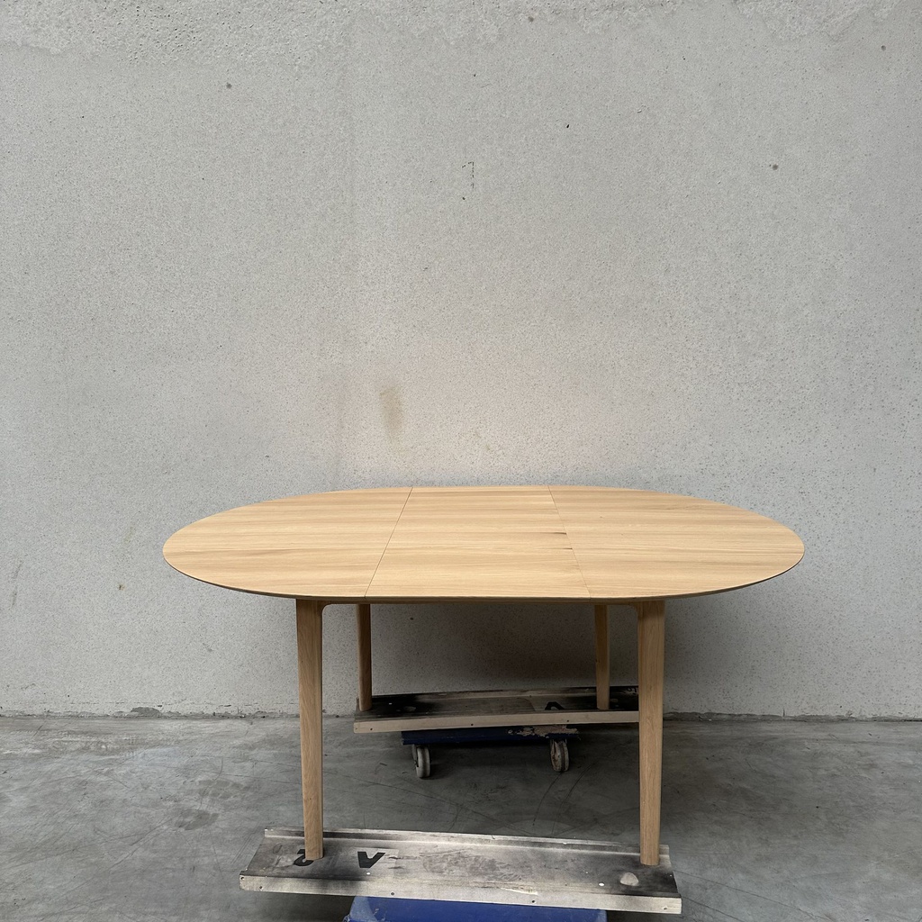 Bok round extendable dining table