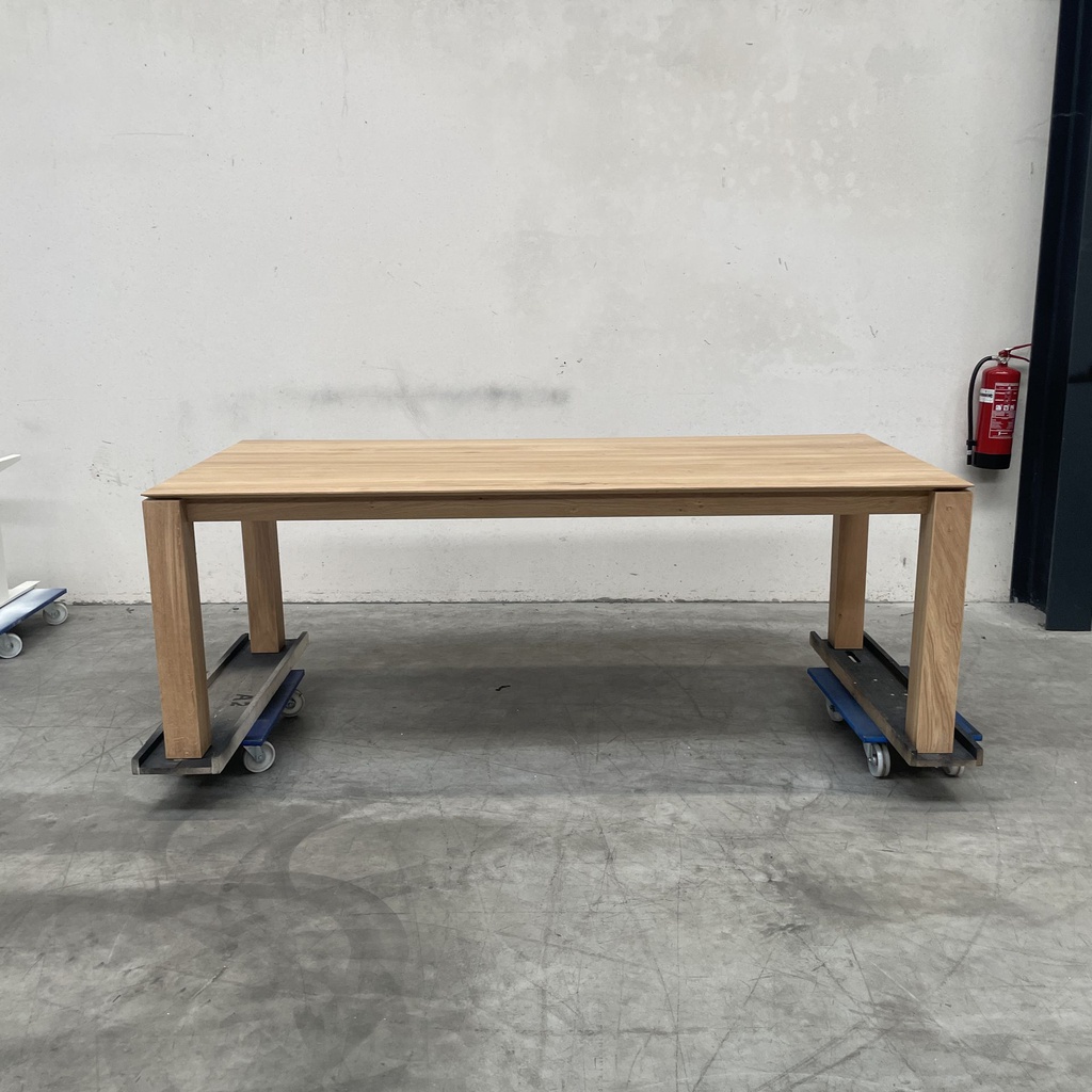 Slice dining table