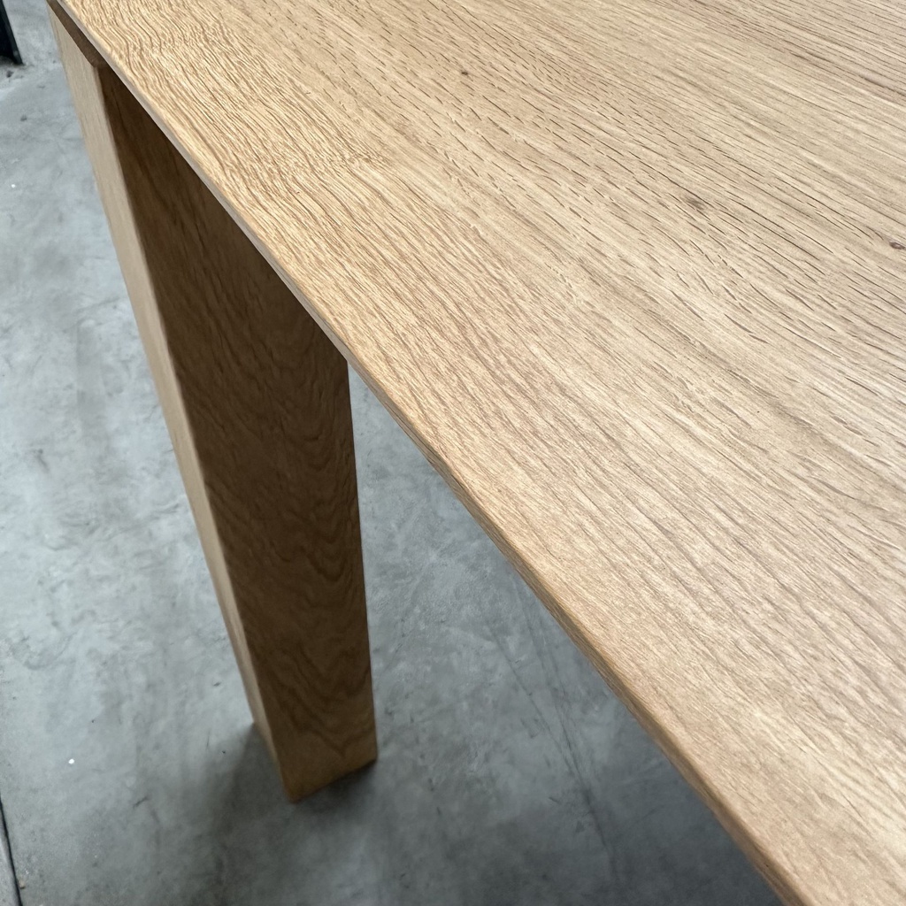 Slice dining table