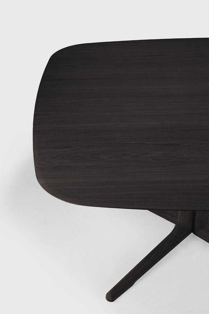 Corto dining table