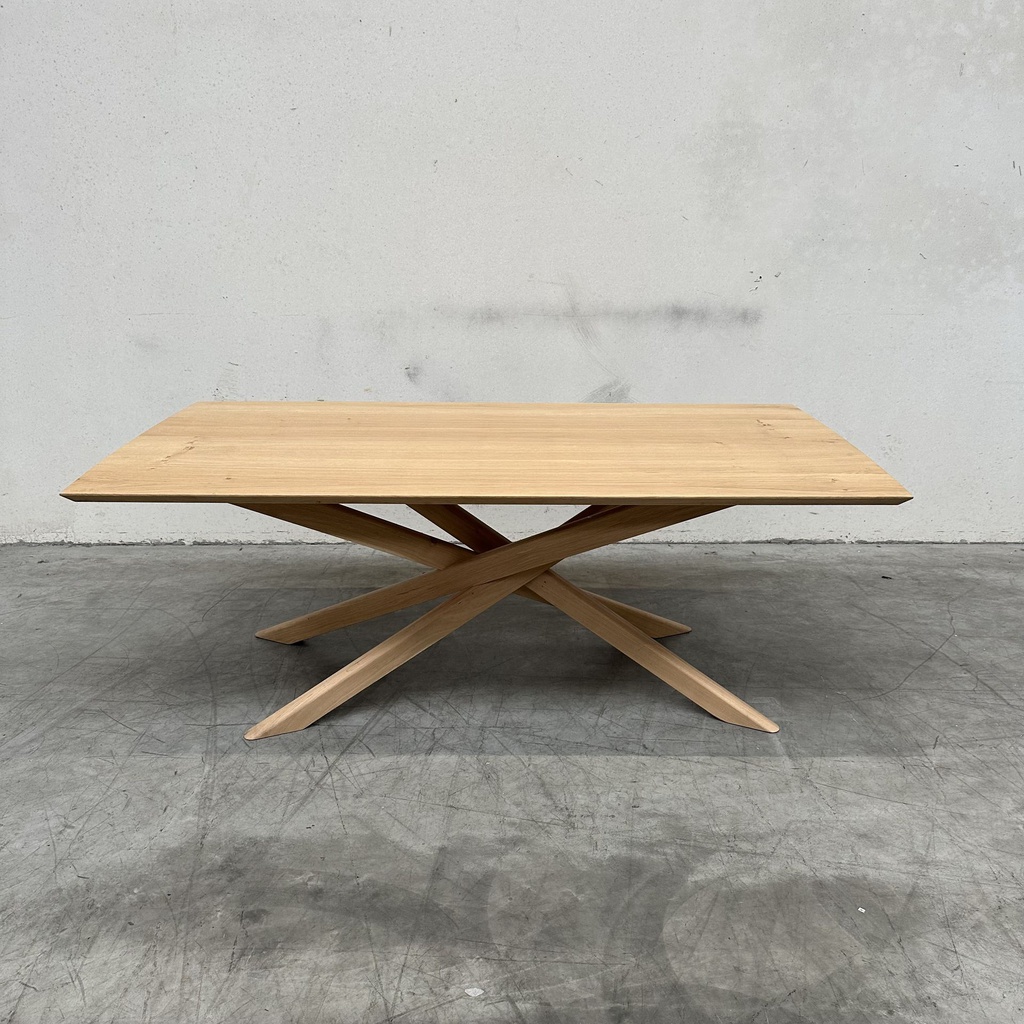 Mikado dining table