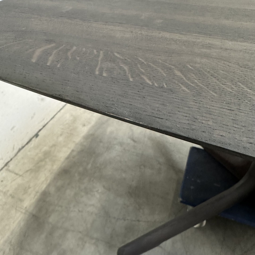 Corto dining table