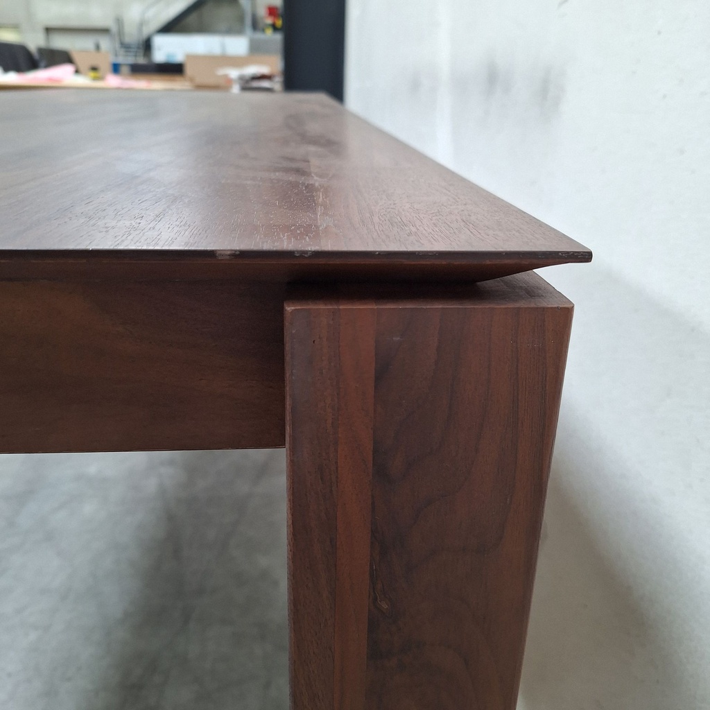 Slice extendable dining table