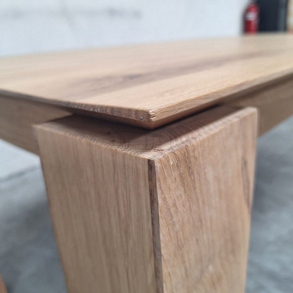 Slice dining table