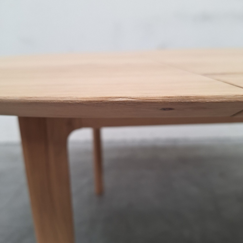 Bok round extendable dining table