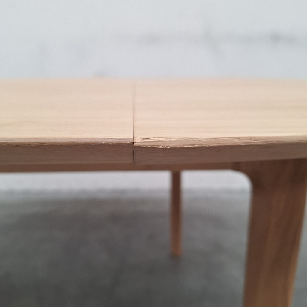 Bok round extendable dining table