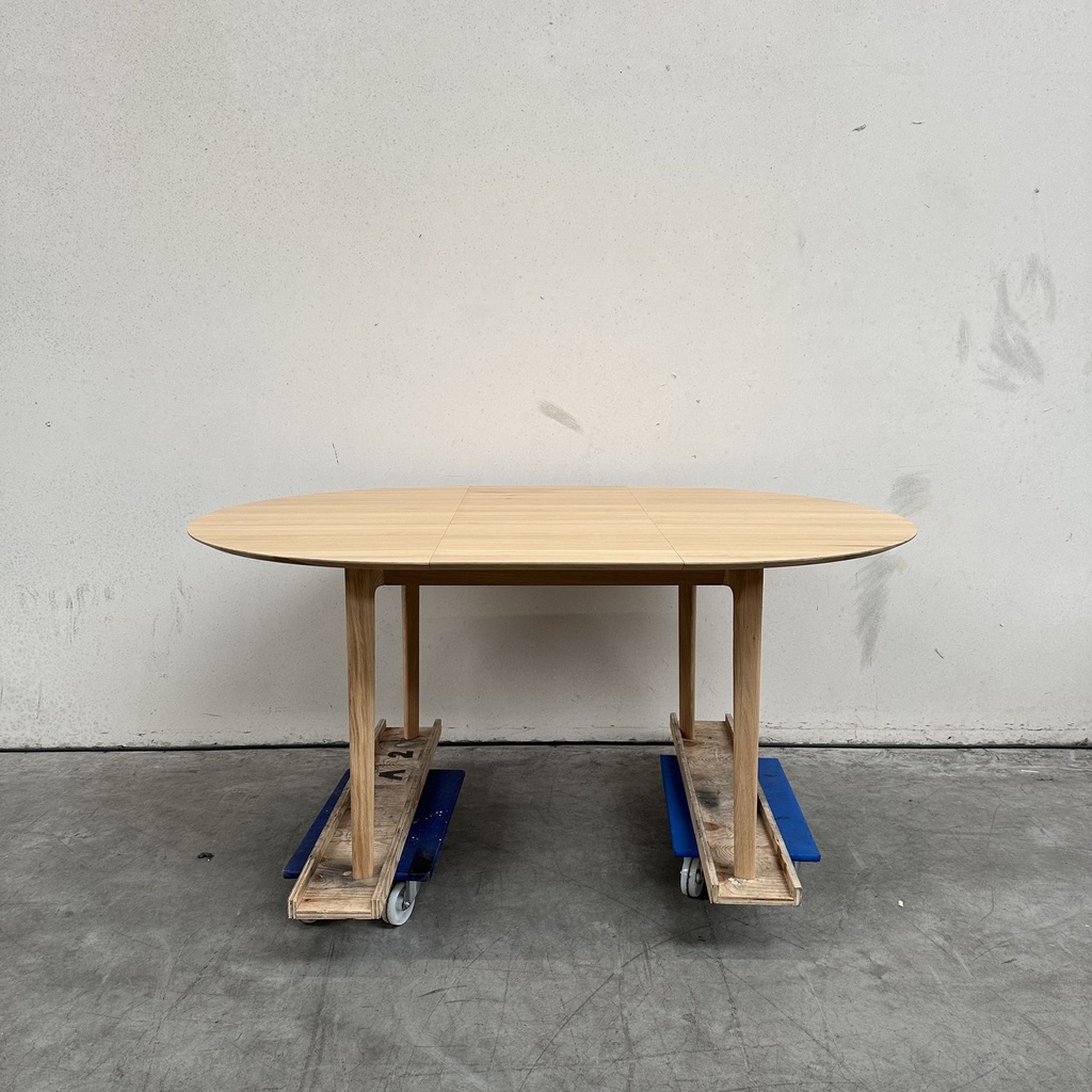 Bok round extendable dining table