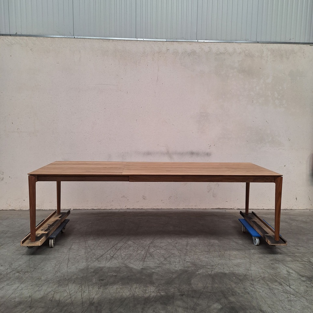 Bok extendable dining table