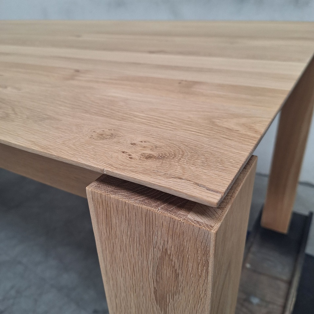 Slice dining table