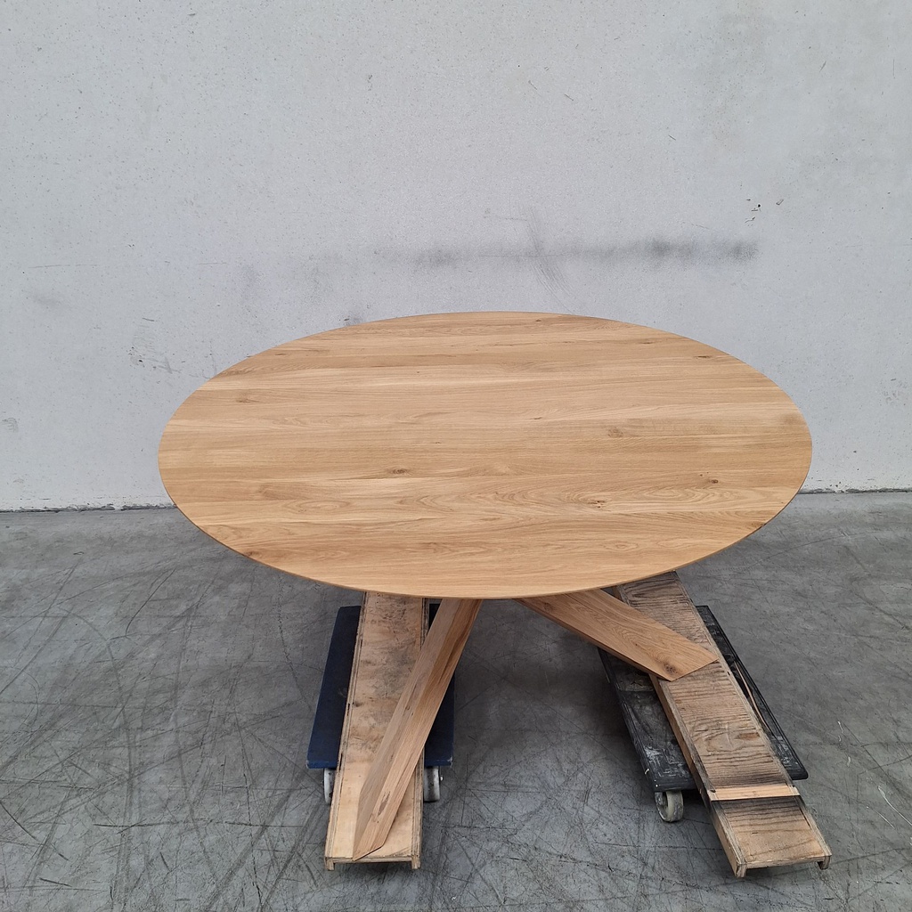 Circle dining table