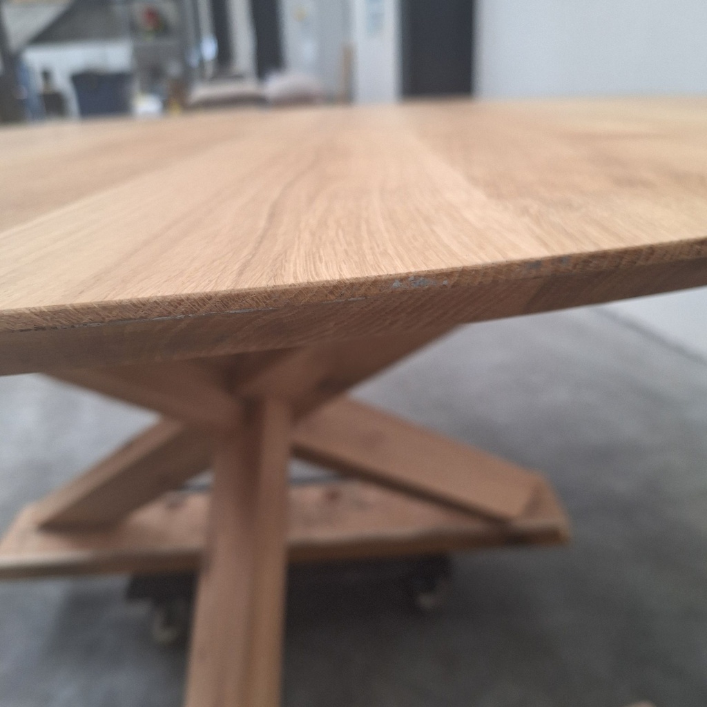 Circle dining table