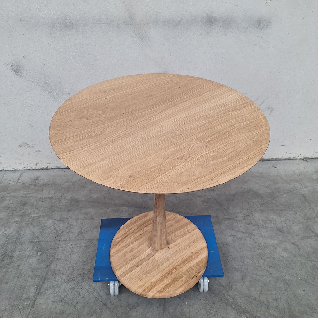 Torsion dining table