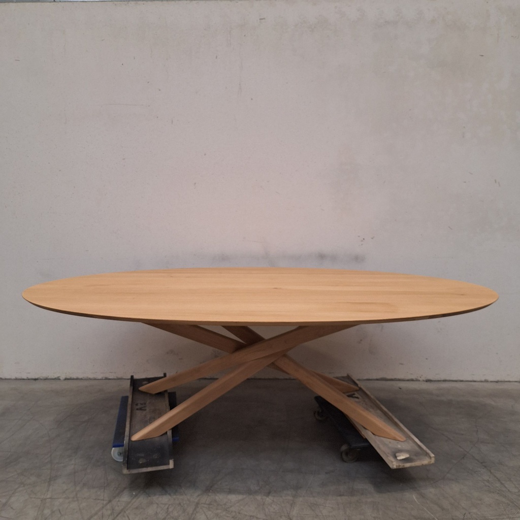 Mikado dining table