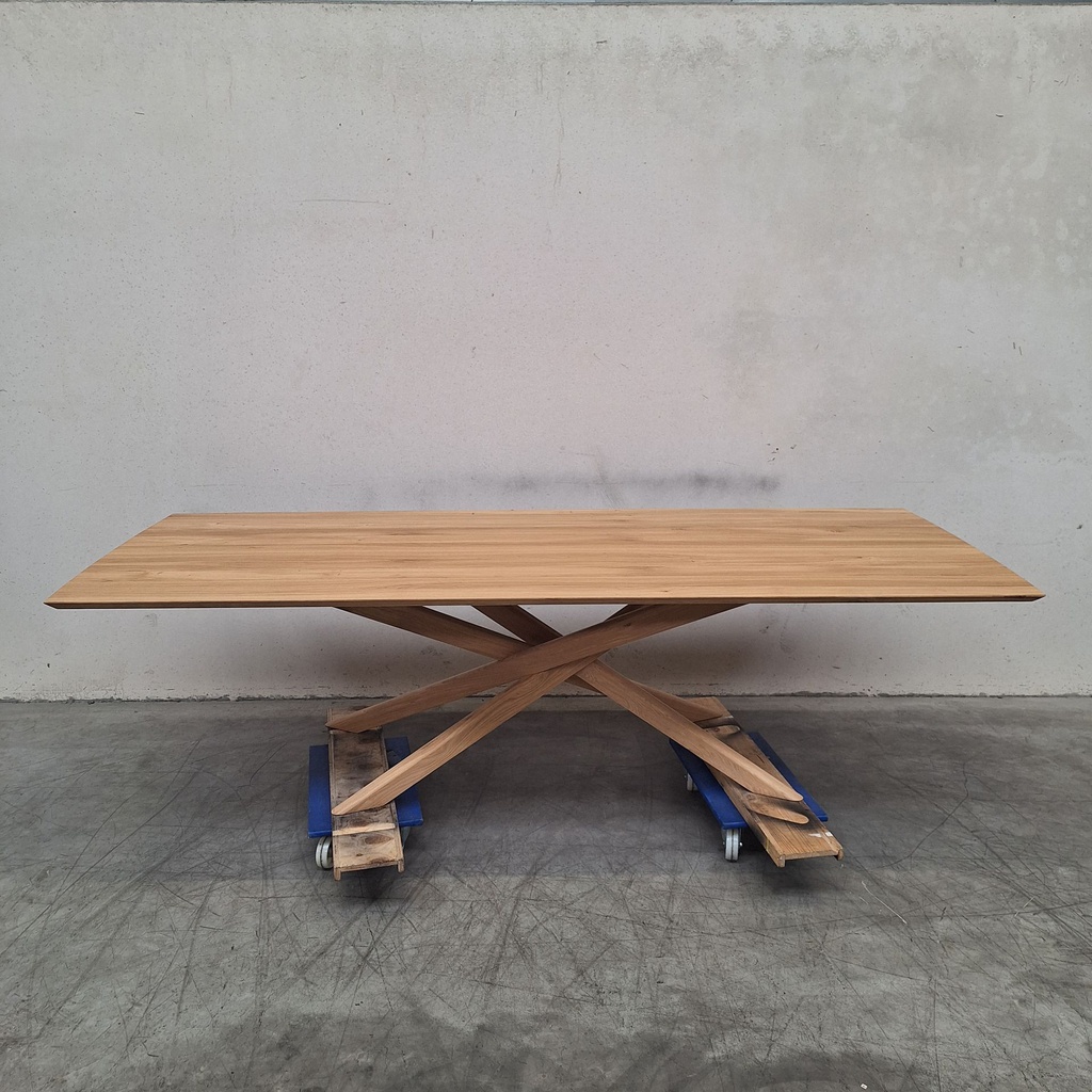 Mikado dining table