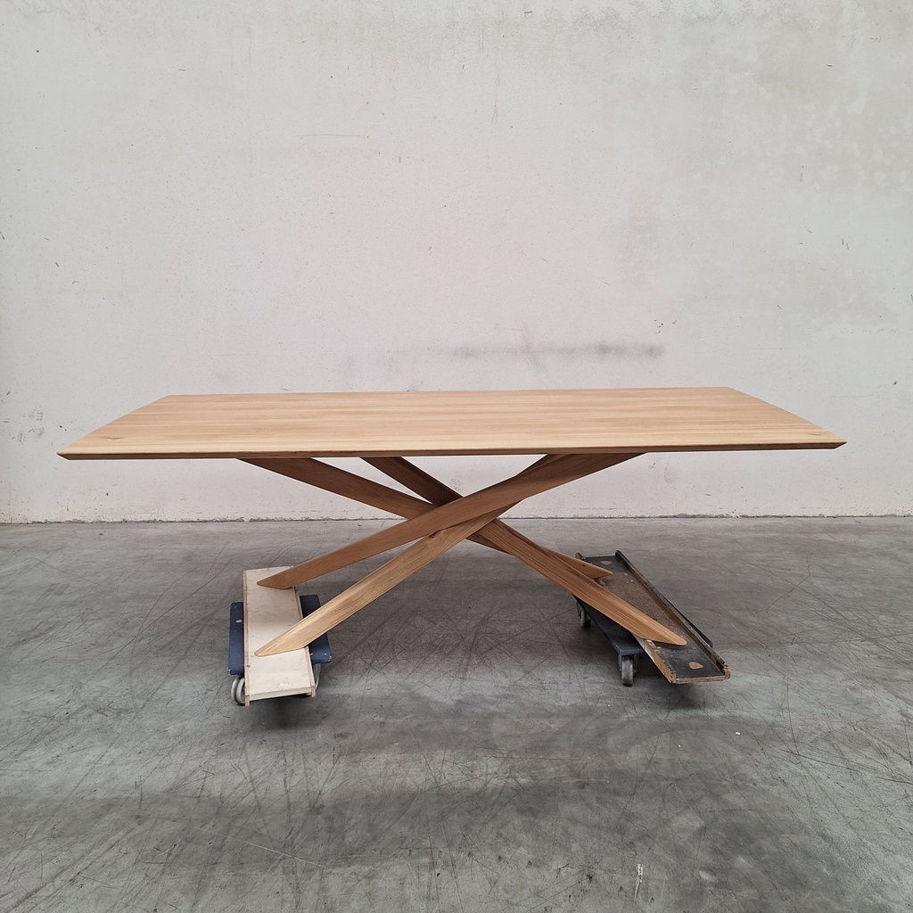 Mikado dining table