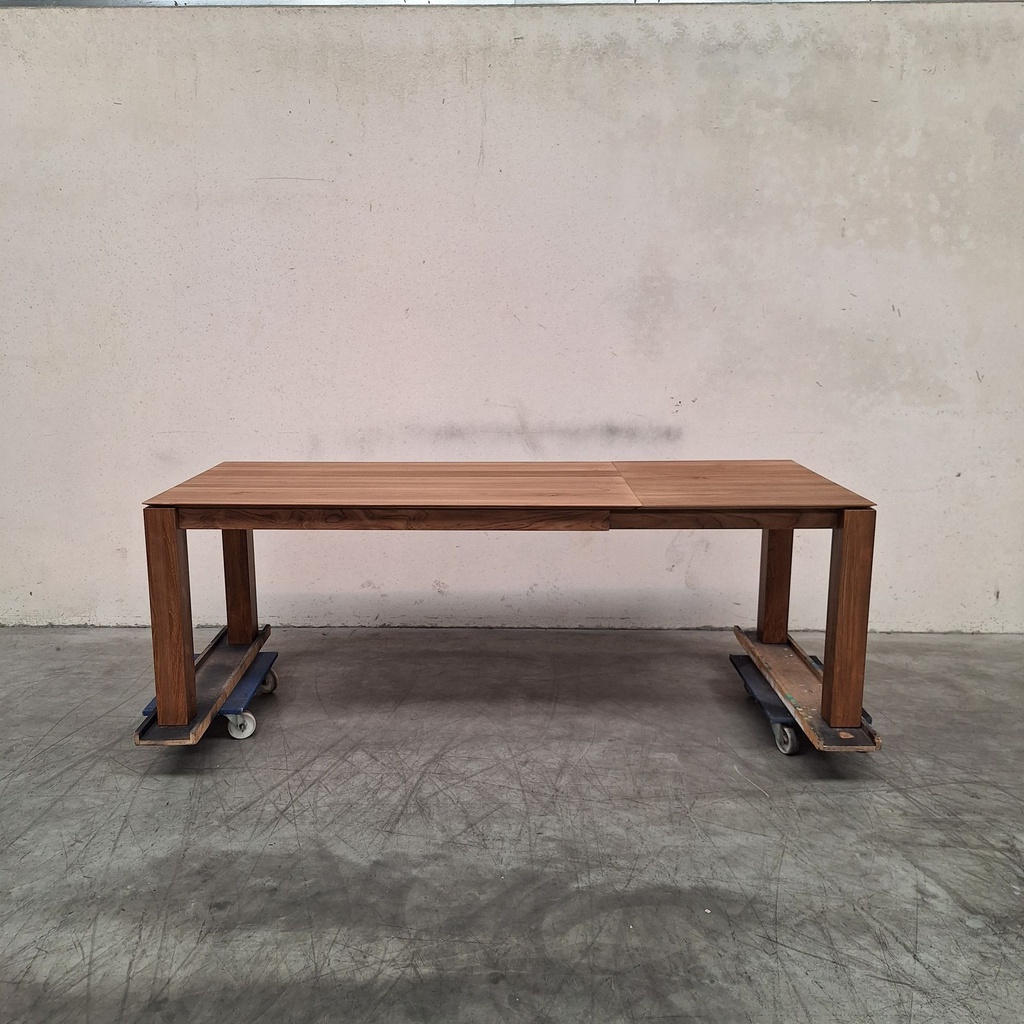 Slice extendable dining table