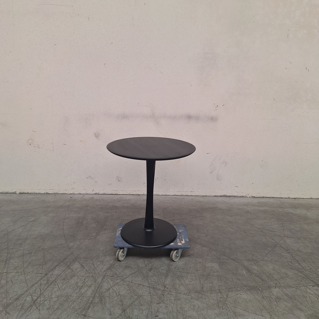 Torsion dining table