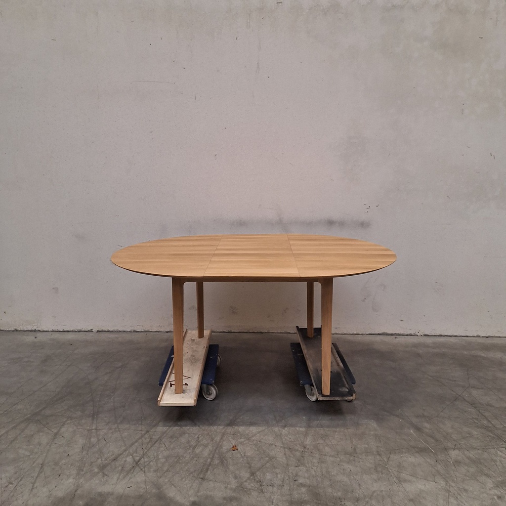 Bok extendable dining table