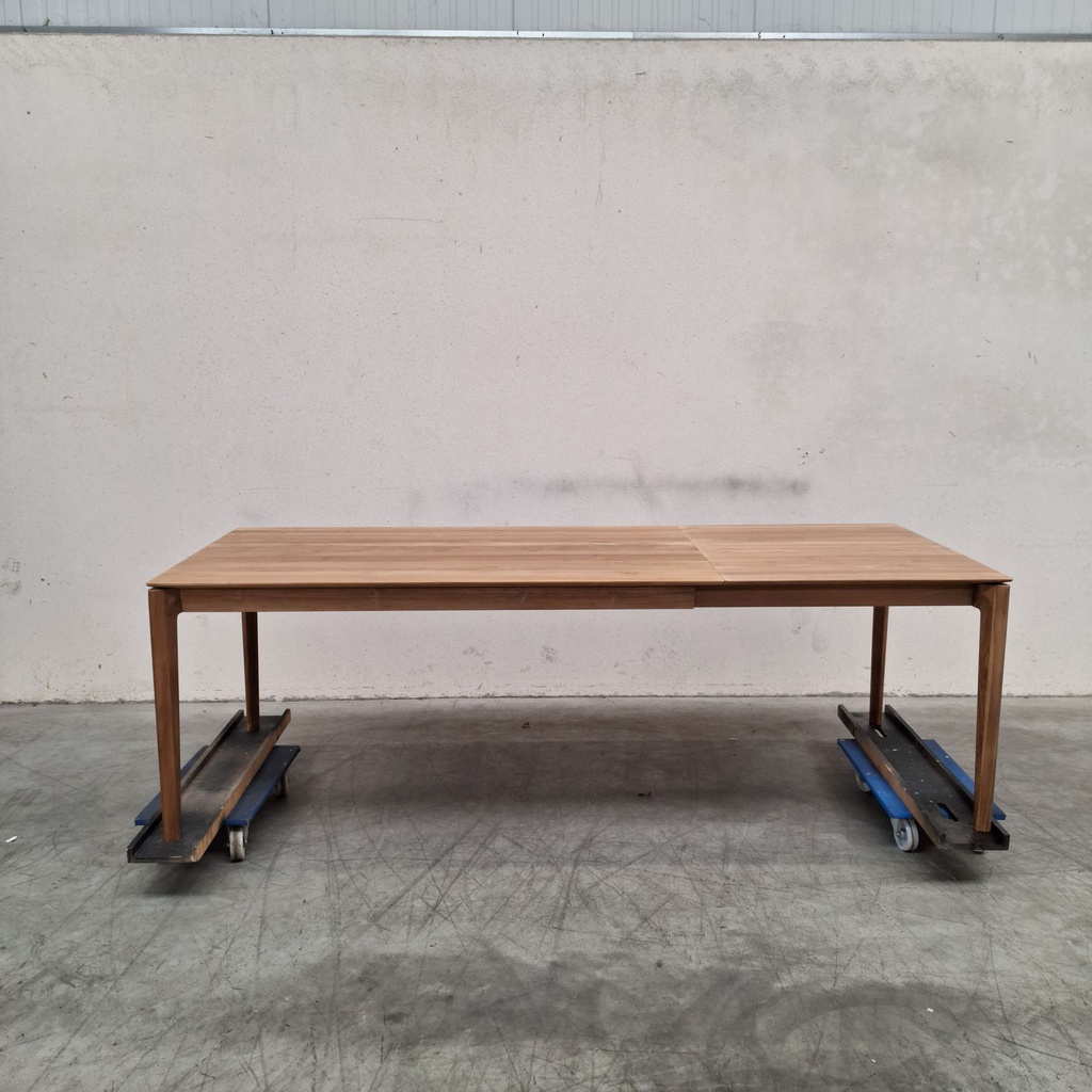 Bok extendable dining table