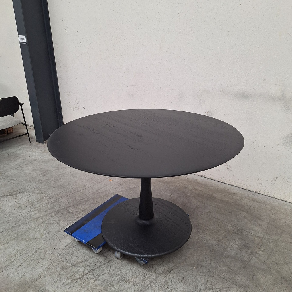 Torsion dining table