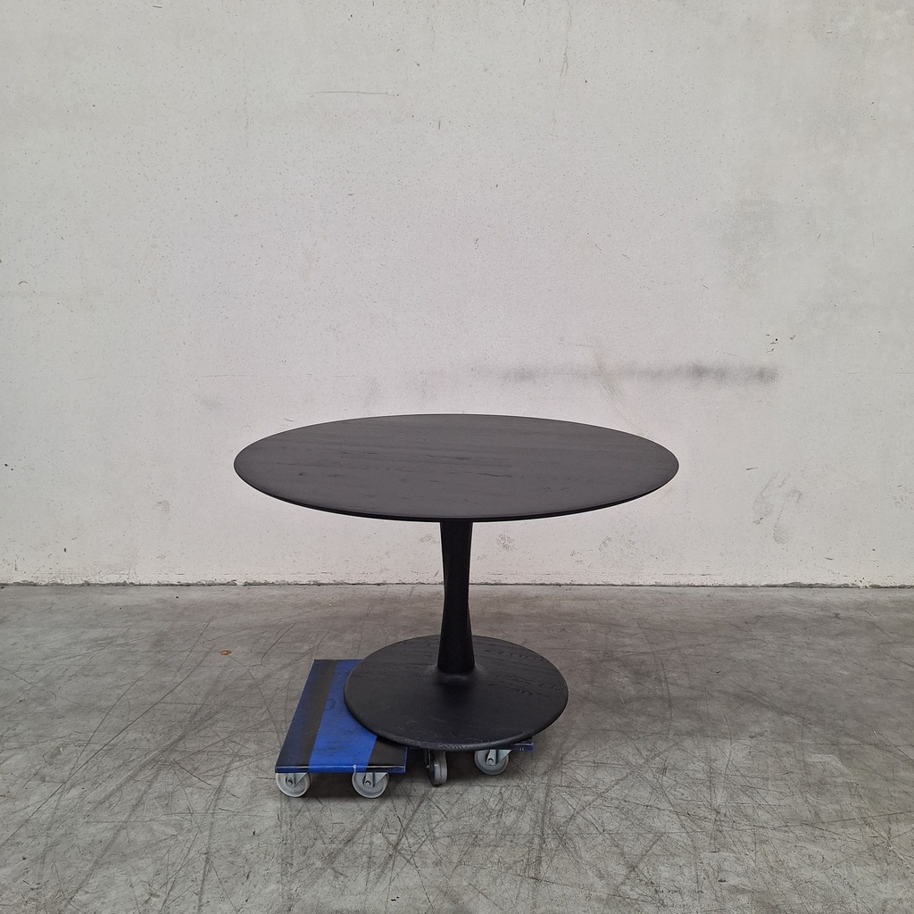 Torsion dining table