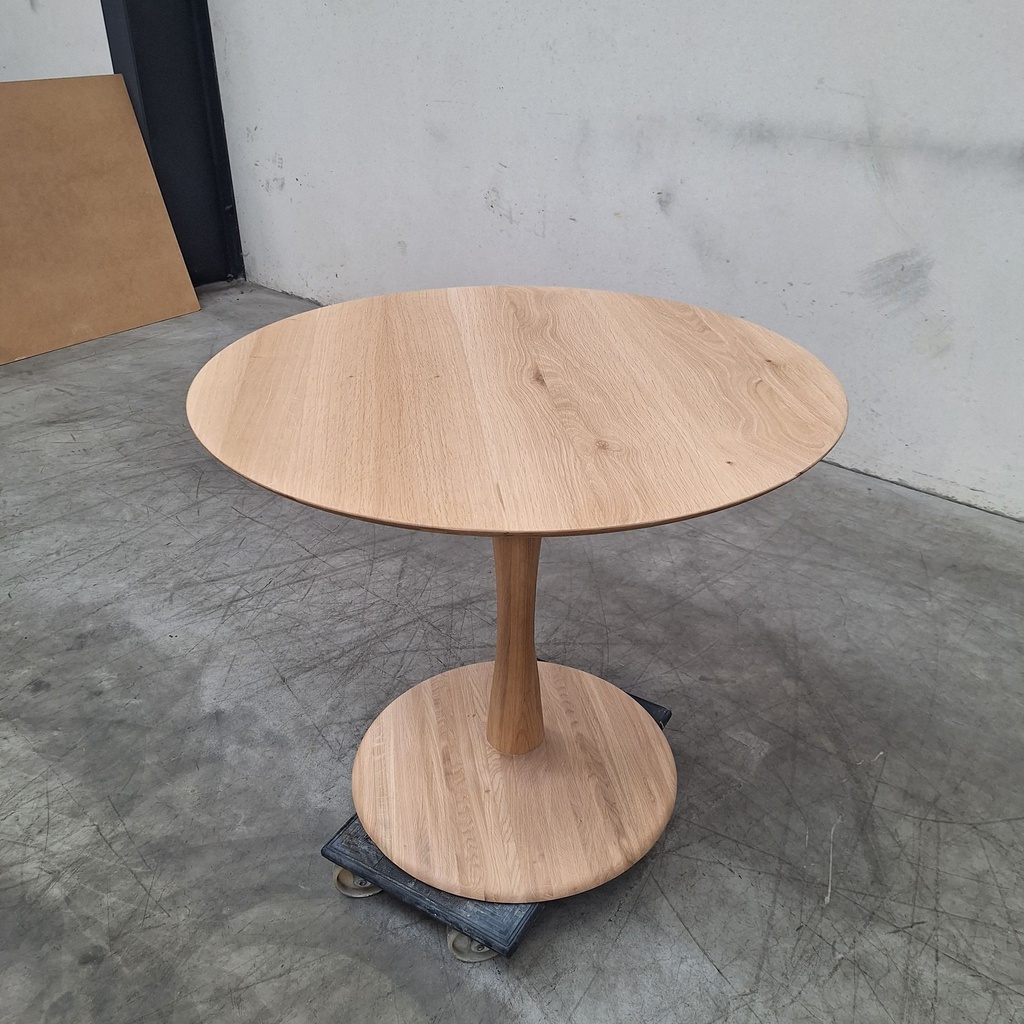 Torsion dining table