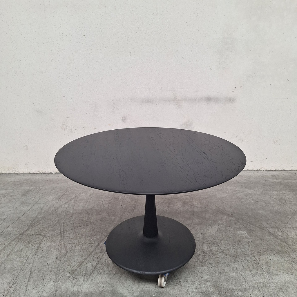 Torsion dining table