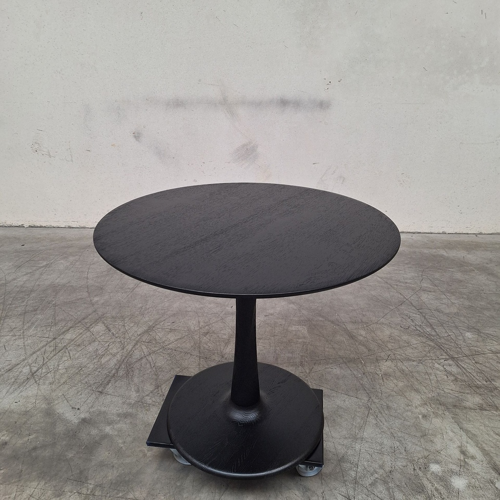 Torsion dining table