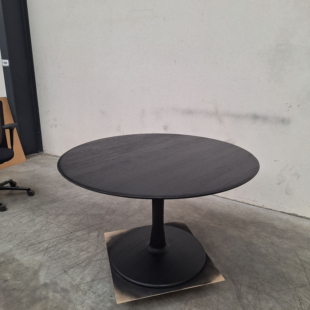 Torsion dining table