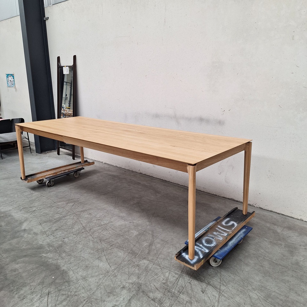 Bok extendable dining table