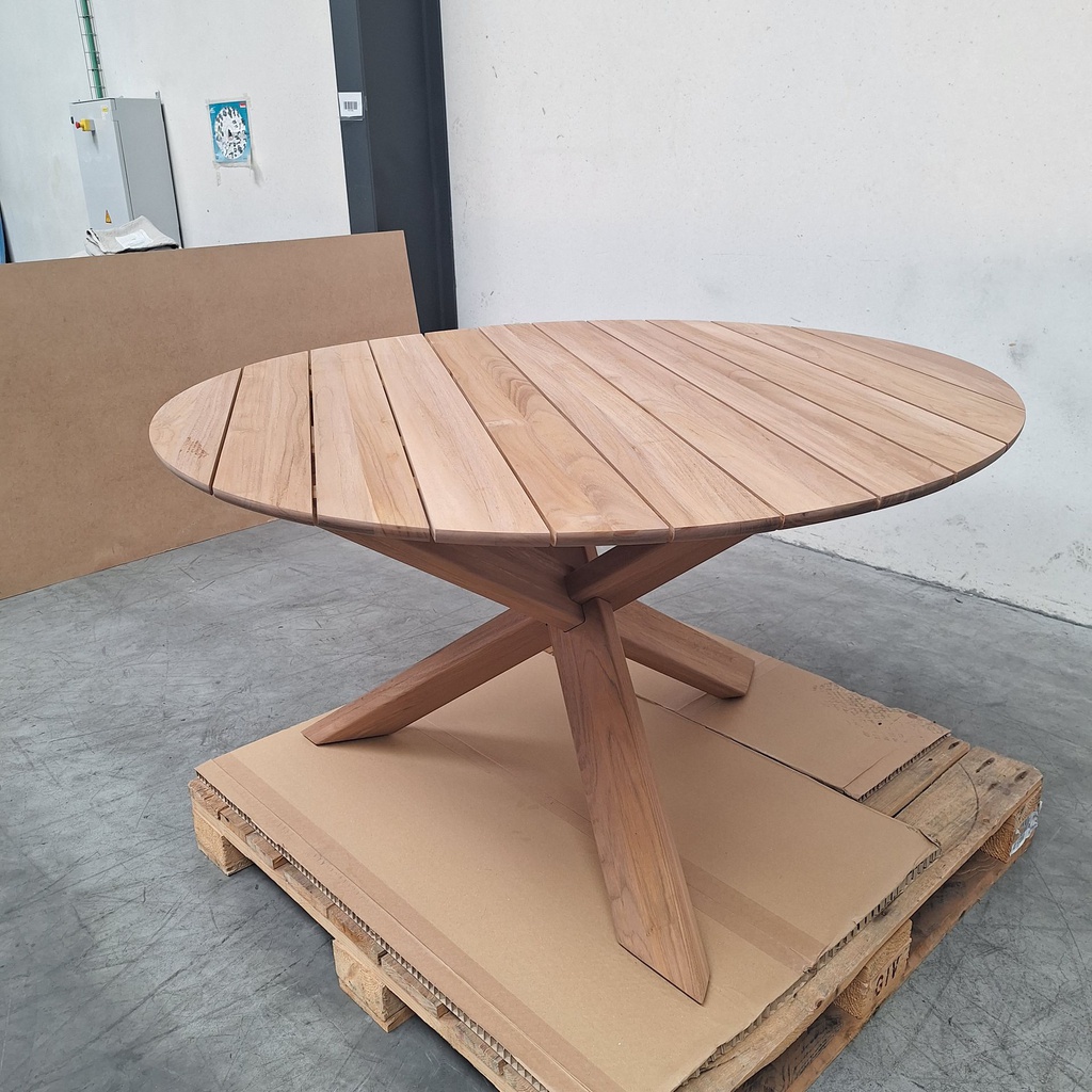 Circle outdoor dining table